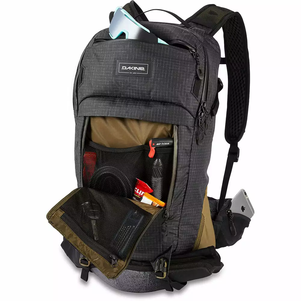 Dakine Seeker 18L Hydration Pack - Black - 2022 - 18L 2 Dakine Seeker 18L Hydration Pack - Black - 2022 - 18L - Image 2